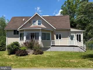 7639 LAKE SHORE DR, Pocono Lake, PA 18347