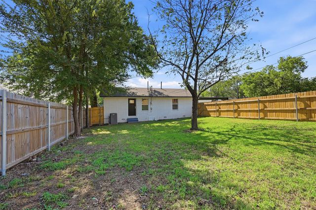 703 E Sears Street, Denison, TX 75021