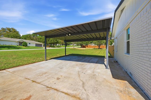 703 E Sears Street, Denison, TX 75021