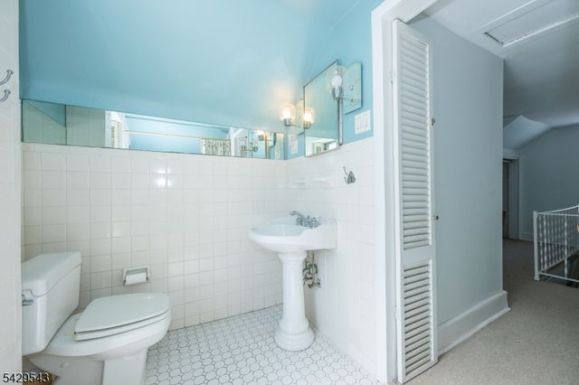 12 Elmwood Ter, West Caldwell Twp., NJ 07006