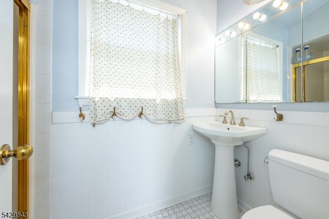 12 Elmwood Ter, West Caldwell Twp., NJ 07006