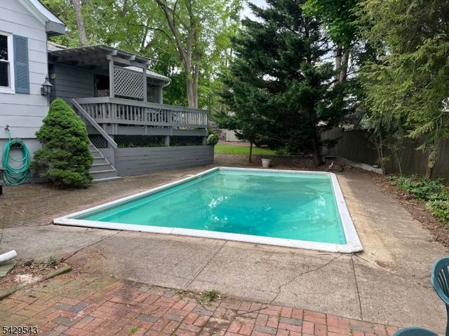 12 Elmwood Ter, West Caldwell Twp., NJ 07006