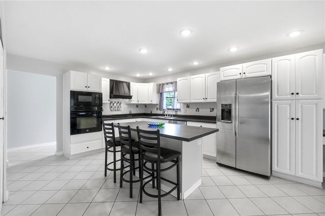 1115 Crestwood Hills Drive, Vandalia, OH 45377