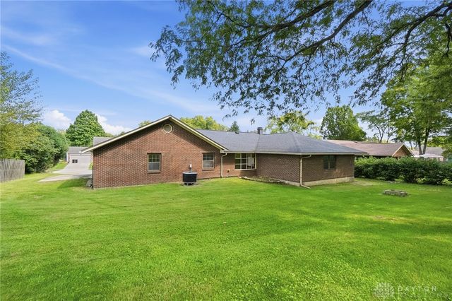 1115 Crestwood Hills Drive, Vandalia, OH 45377