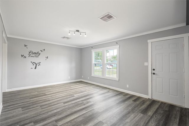 609 Hurst Street, Angleton, TX 77515