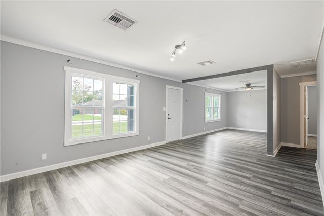 609 Hurst Street, Angleton, TX 77515