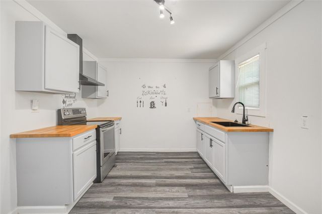 609 Hurst Street, Angleton, TX 77515
