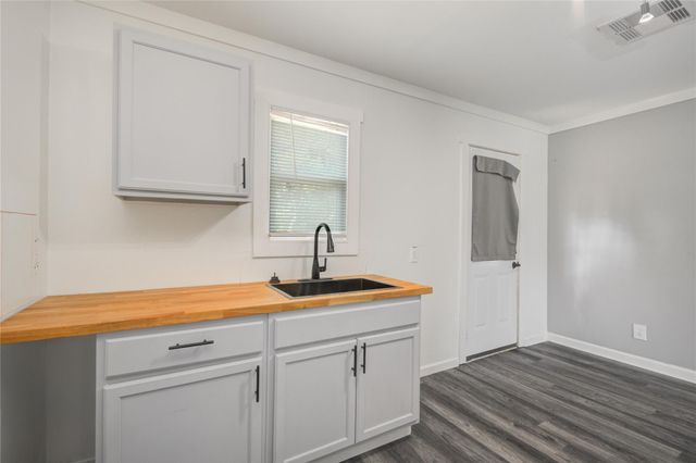 609 Hurst Street, Angleton, TX 77515
