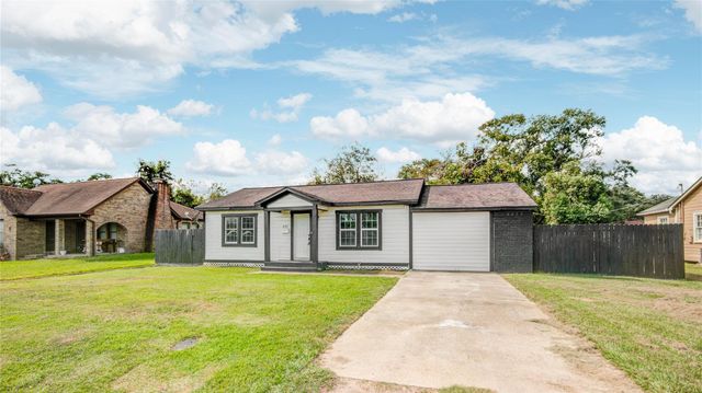 609 Hurst Street, Angleton, TX 77515