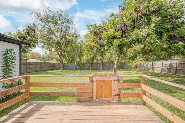 609 Hurst Street, Angleton, TX 77515