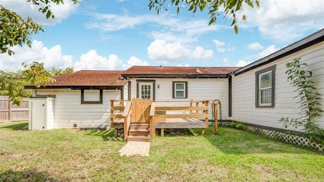 609 Hurst Street, Angleton, TX 77515
