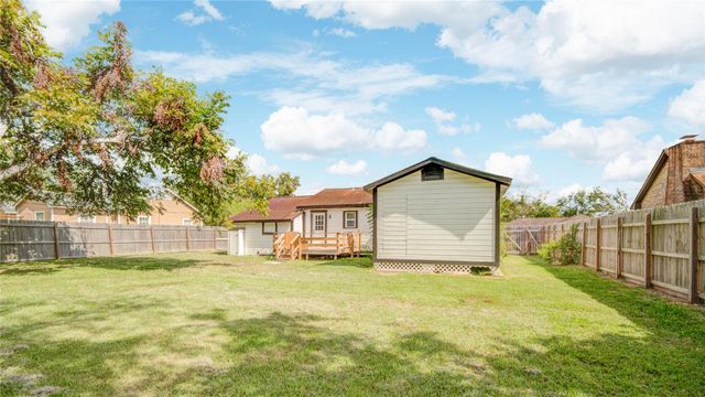 609 Hurst Street, Angleton, TX 77515