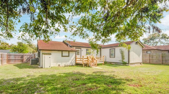 609 Hurst Street, Angleton, TX 77515