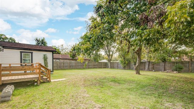 609 Hurst Street, Angleton, TX 77515