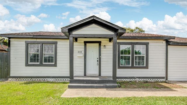 609 Hurst Street, Angleton, TX 77515