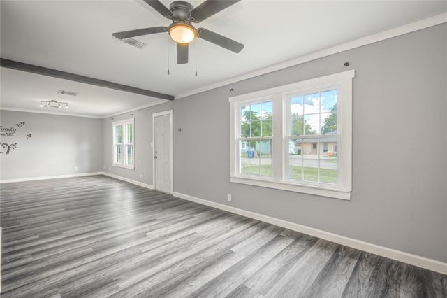 609 Hurst Street, Angleton, TX 77515