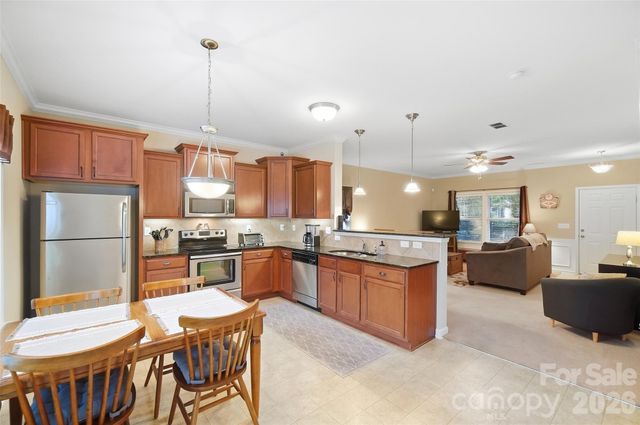 2516 Impatien Drive, Charlotte, NC 28215
