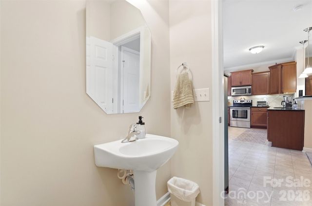2516 Impatien Drive, Charlotte, NC 28215