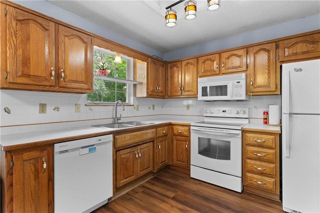 1906 Cheyenne Court, Greenwood, MO 64034