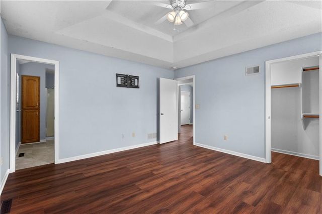 1906 Cheyenne Court, Greenwood, MO 64034