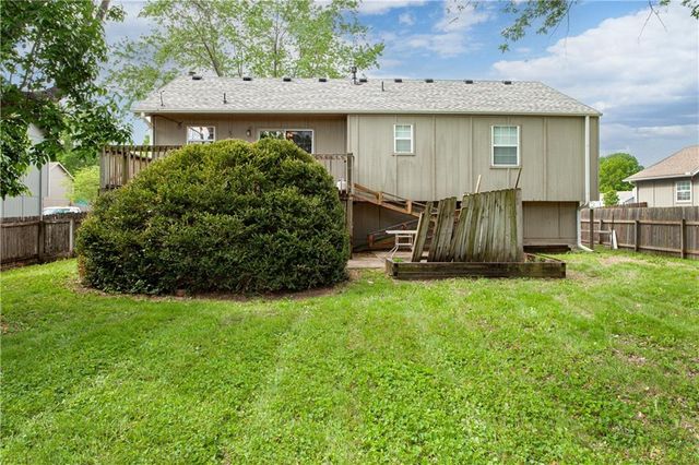 1906 Cheyenne Court, Greenwood, MO 64034