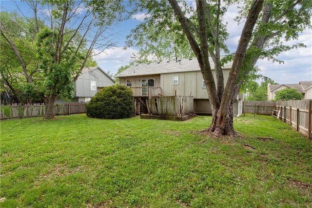 1906 Cheyenne Court, Greenwood, MO 64034