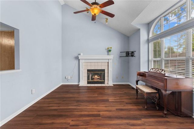 1906 Cheyenne Court, Greenwood, MO 64034