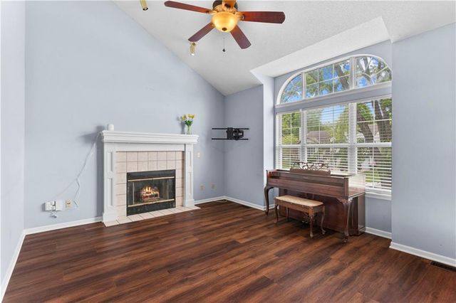 1906 Cheyenne Court, Greenwood, MO 64034