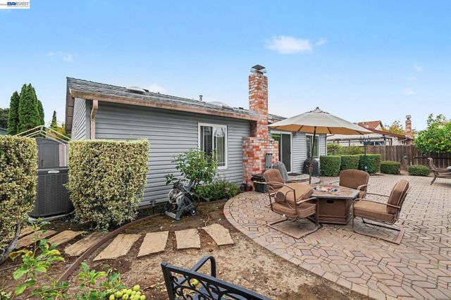 127 Catalpa Ct, Hercules, CA 94547