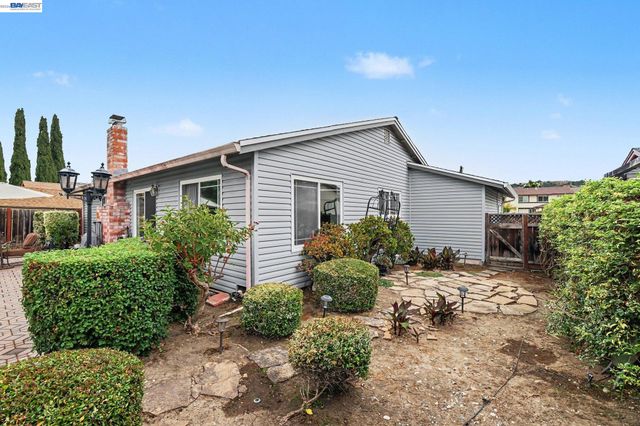 127 Catalpa Ct, Hercules, CA 94547