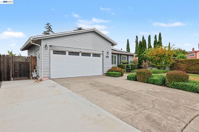 127 Catalpa Ct, Hercules, CA 94547