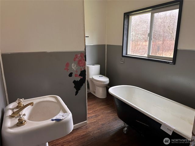 310 Butte Creek Road, Raymond, WA 98577