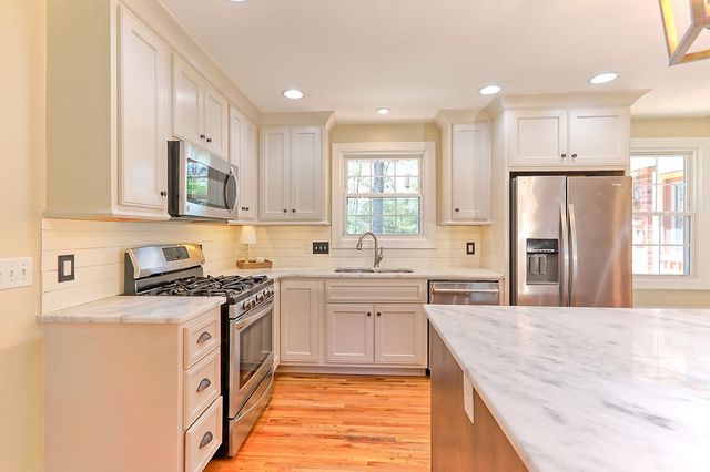 1008 Rolling Fields Cir, Columbia, TN 38401