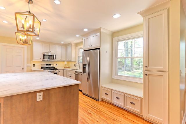 1008 Rolling Fields Cir, Columbia, TN 38401