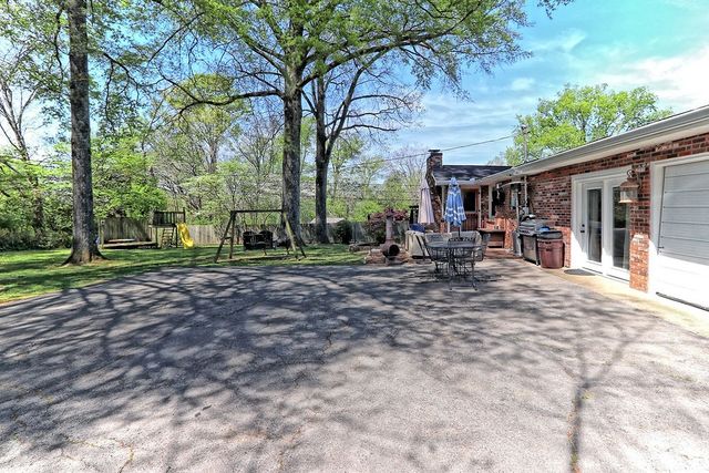 1008 Rolling Fields Cir, Columbia, TN 38401