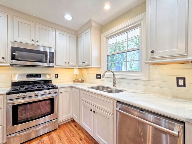 1008 Rolling Fields Cir, Columbia, TN 38401