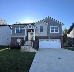 1208 Racker Dr, Clarksville, TN 37043