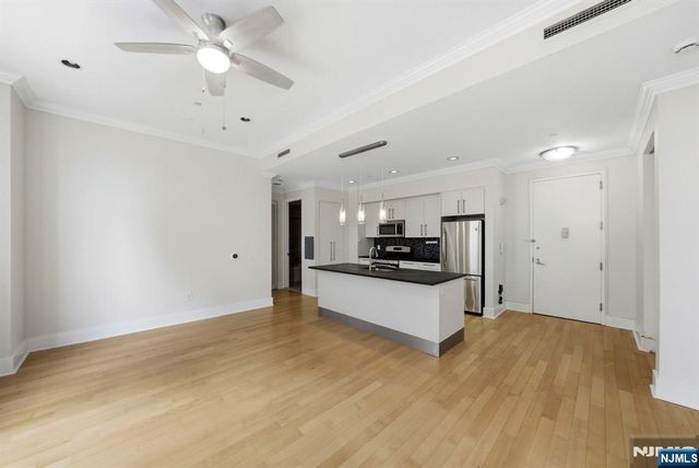 4 Beacon Way 1404, Jersey City, NJ 07304