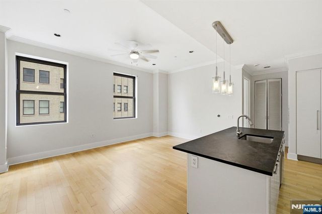 4 Beacon Way 1404, Jersey City, NJ 07304