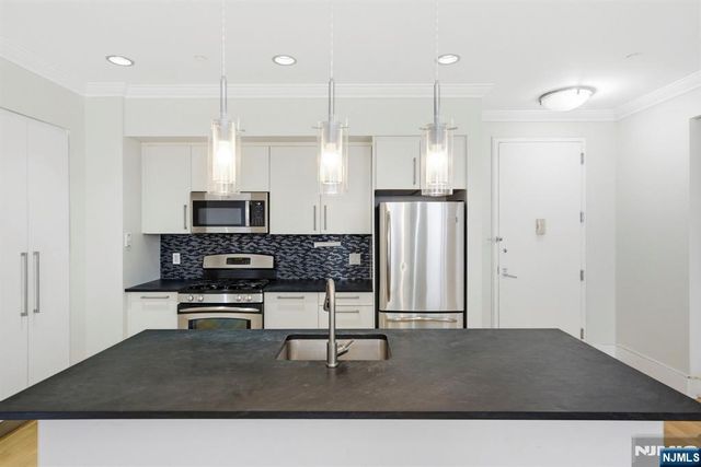 4 Beacon Way 1404, Jersey City, NJ 07304