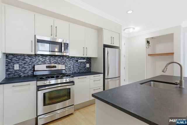4 Beacon Way 1404, Jersey City, NJ 07304