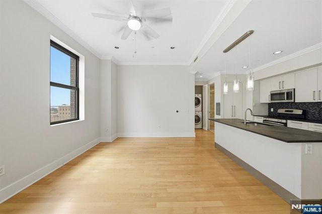4 Beacon Way 1404, Jersey City, NJ 07304