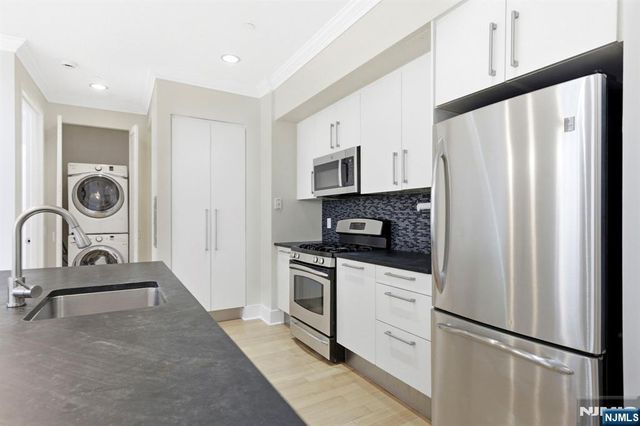 4 Beacon Way 1404, Jersey City, NJ 07304