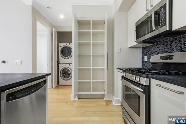 4 Beacon Way 1404, Jersey City, NJ 07304