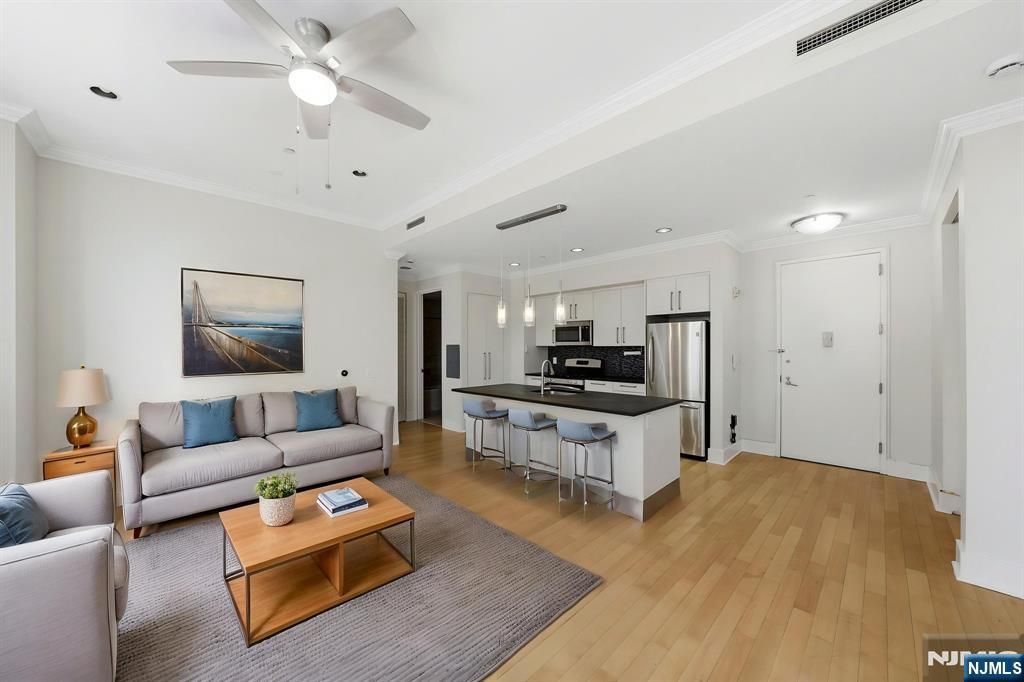 4 Beacon Way 1404, Jersey City, NJ 07304