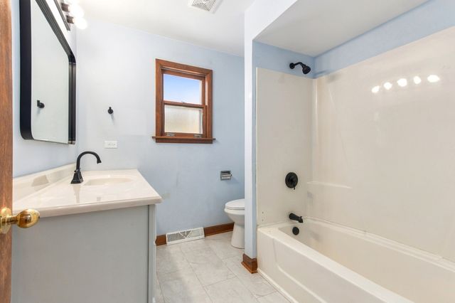 640 N Locust Street, Frankfort, IL 60423