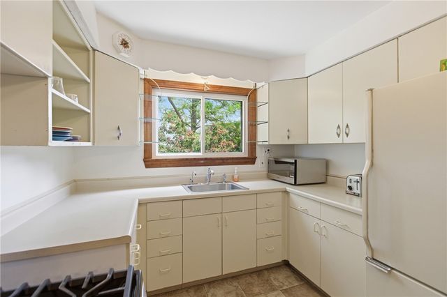 76 Anchor Drive, South Strabane, PA 15301