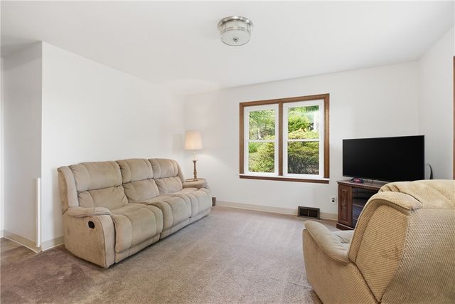 76 Anchor Drive, South Strabane, PA 15301