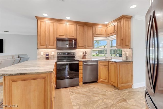 6060 Perthshire LN, Fort Myers, FL 33908