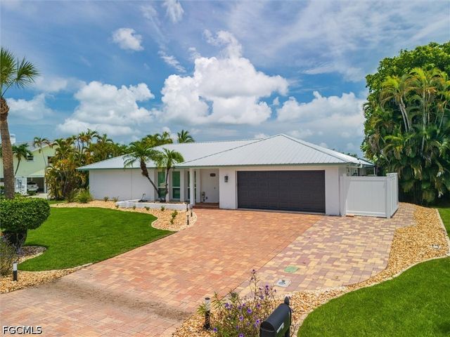 1477 Albatross RD, Sanibel, FL 33957